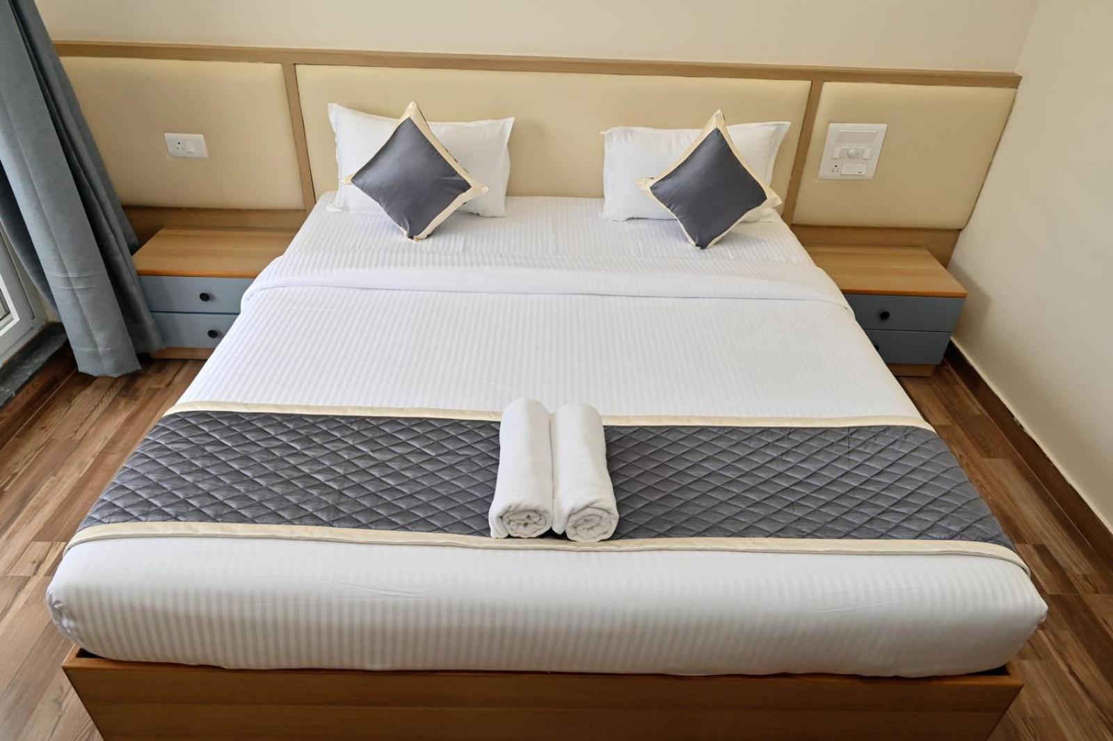 Hometown Sharu'S Inn A Luxury Hotel Чикмагалур Екстер'єр фото