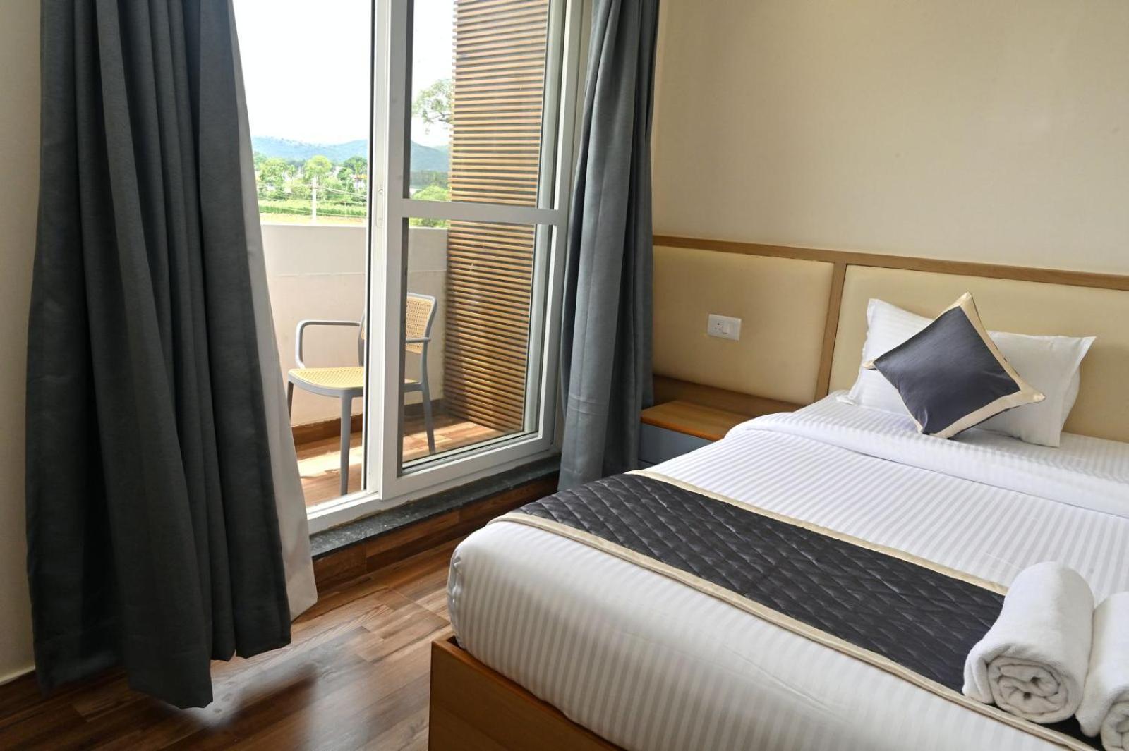 Hometown Sharu'S Inn A Luxury Hotel Чикмагалур Екстер'єр фото