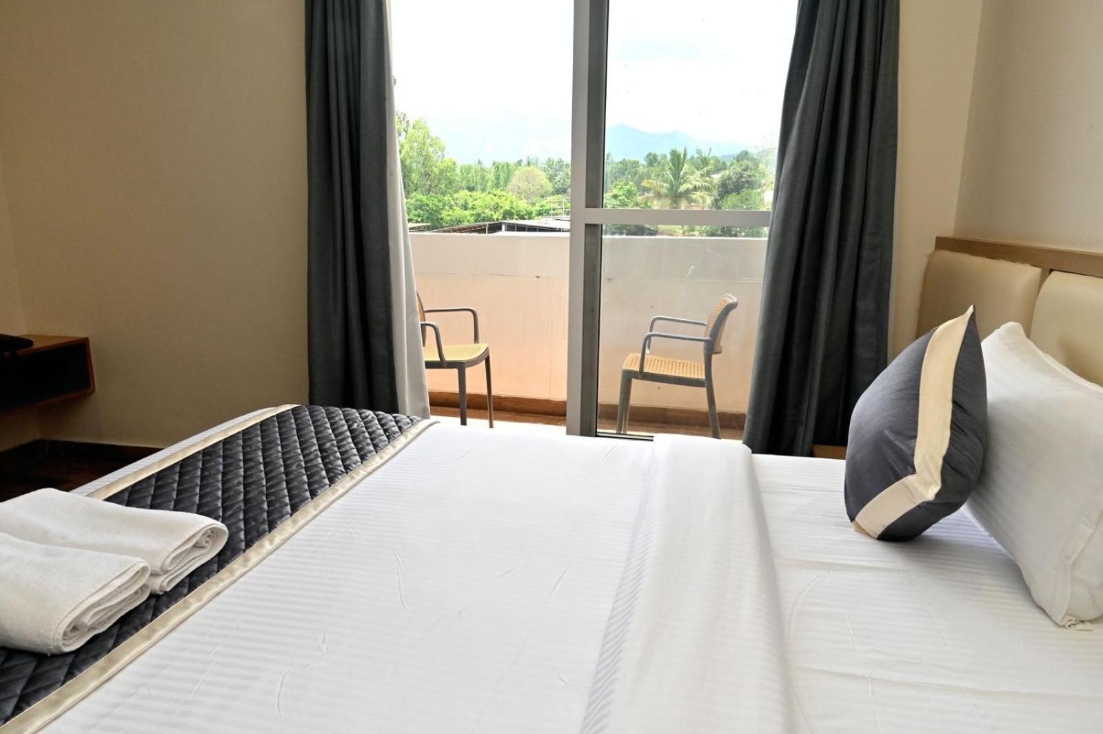 Hometown Sharu'S Inn A Luxury Hotel Чикмагалур Екстер'єр фото